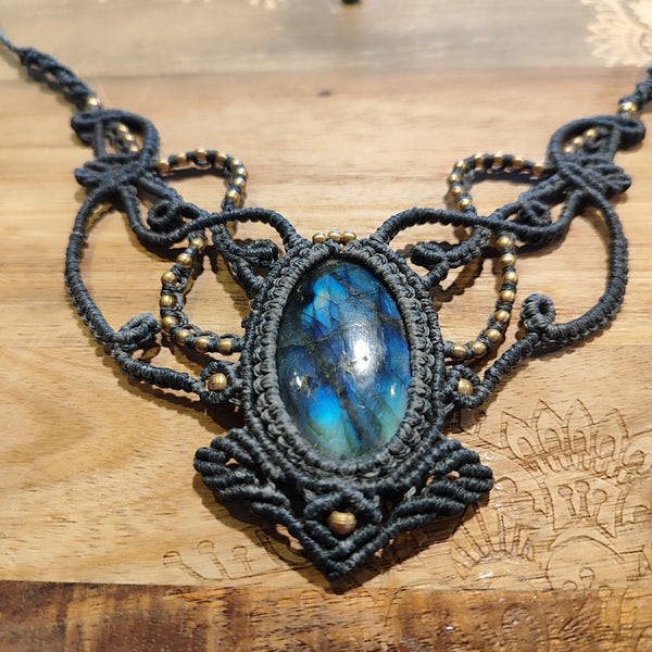 Handgeknüpfte Makramee Kette mit Edelstein