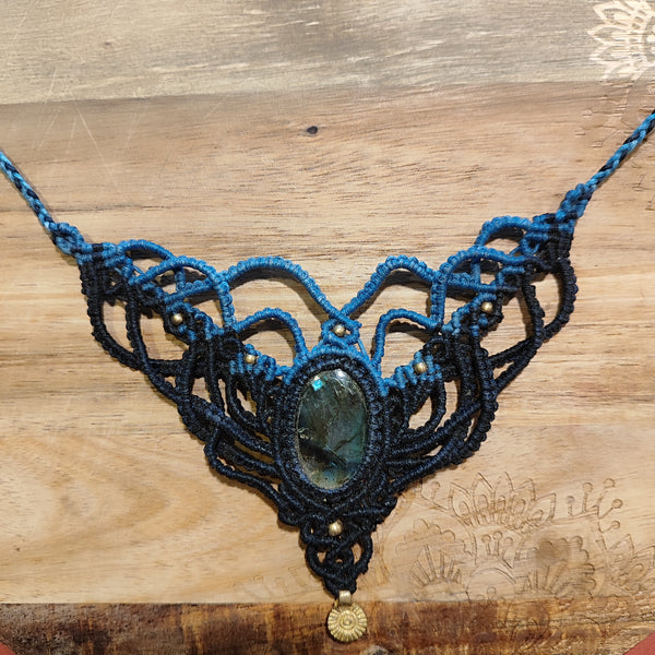Handgeknüpfte Makramee Kette mit Edelstein