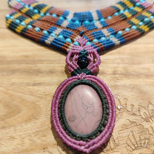 Handgeknüpfte Makramee Kette mit Edelstein
