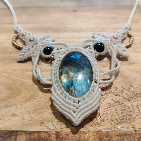 Handgeknüpfte Makramee Kette mit Edelstein
