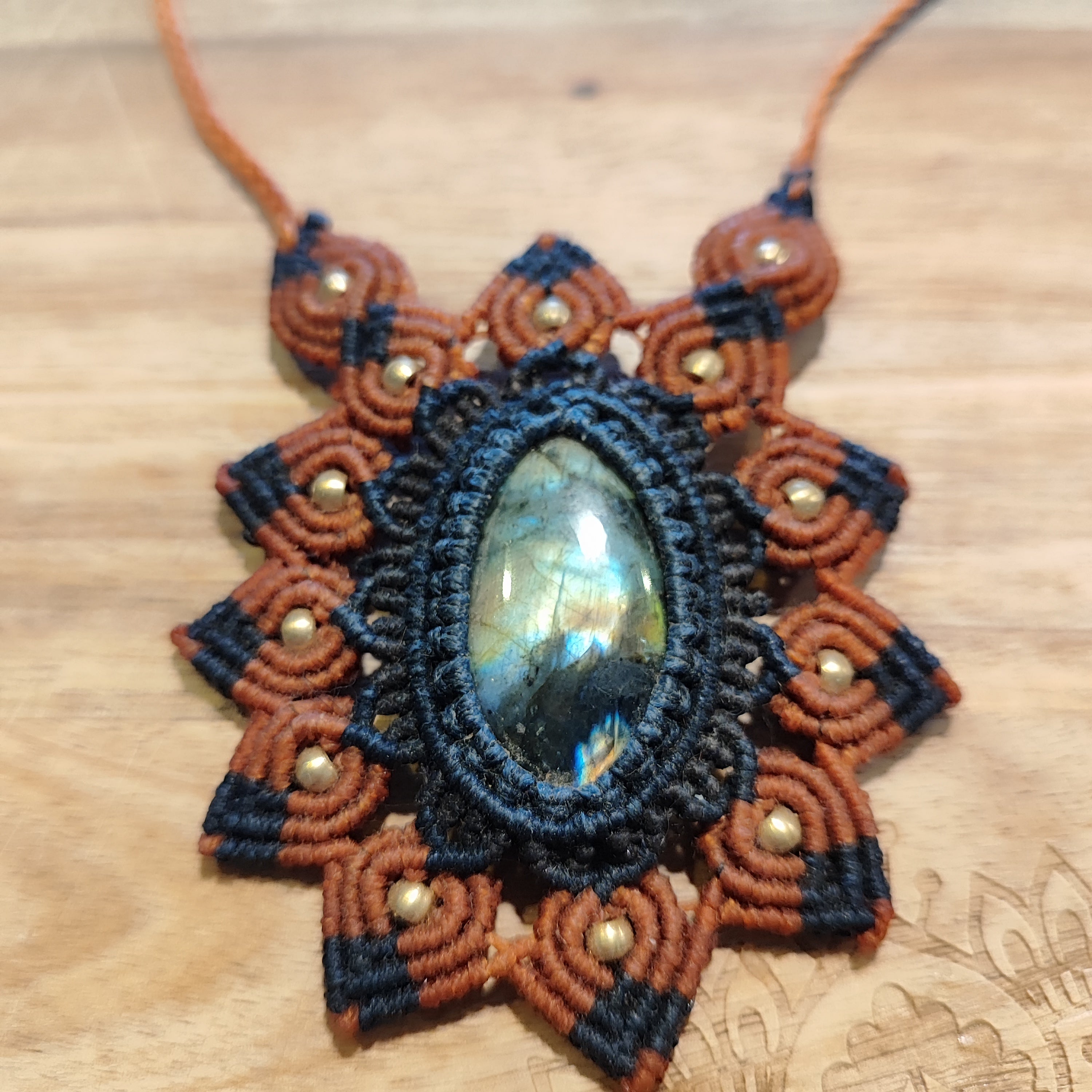 Handgeknüpfte Makramee Kette mit Edelstein