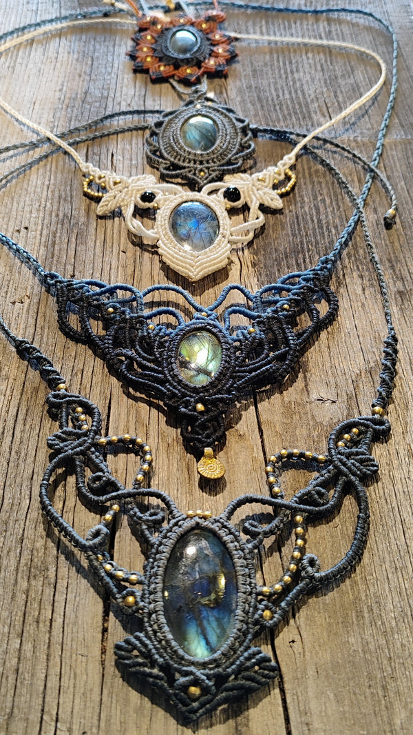 Handgeknüpfte Makramee Kette mit Edelstein