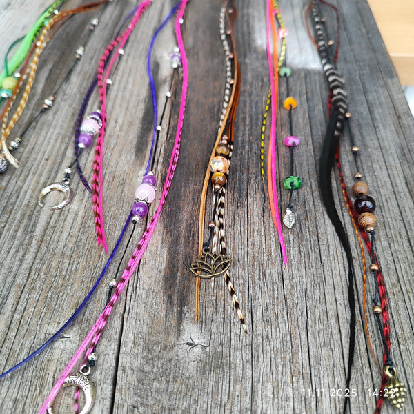 Boho Feder Haarclip mit echten Steinen und Charms