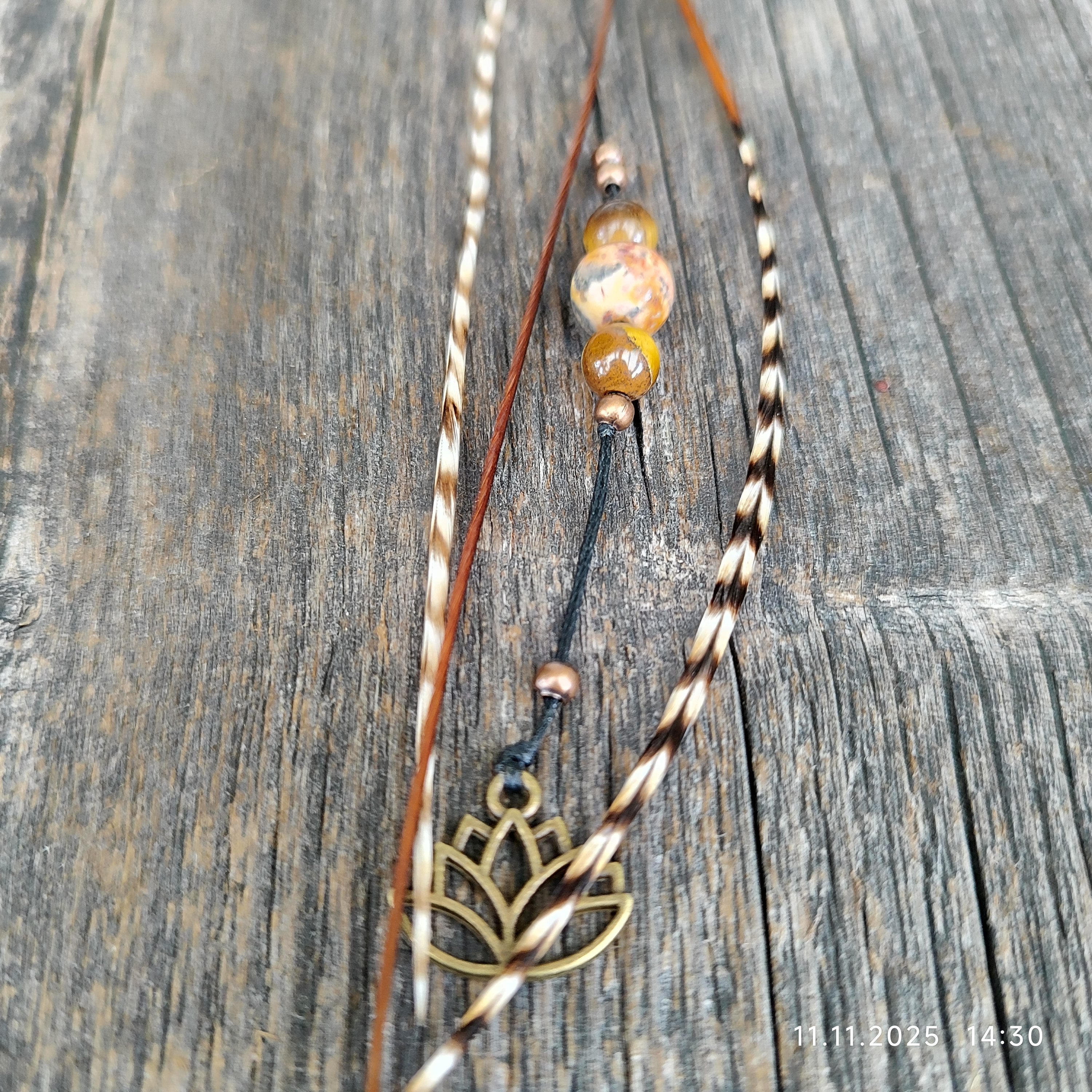 Boho Feder Haarclip mit echten Steinen und Charms