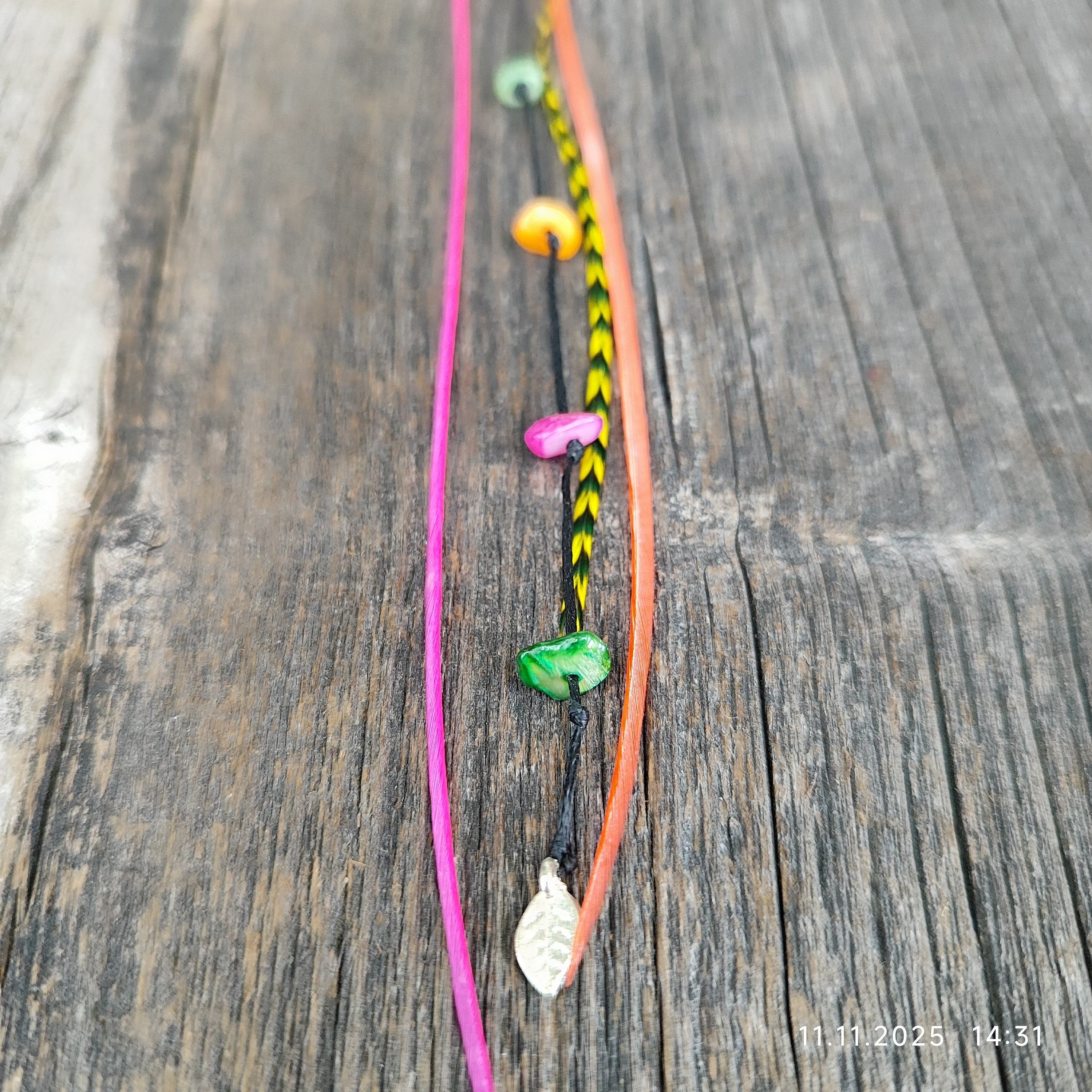 Boho Feder Haarclip mit echten Steinen und Charms